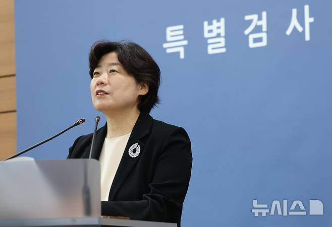 [서울=뉴시스] 황준선 기자 = 박지영 내란 특검 특검보가 지난 8일 오후 서울 서초구 고등검찰청에 마련된 내란 특검 사무실에서 정례 브리핑을 하고 있다. 2025.07.07. hwang@newsis.com