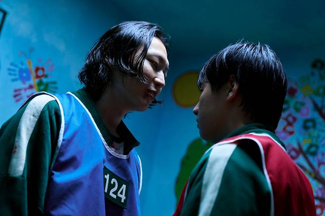 촬영은 작품 진행 순서에 맞춰 이뤄졌으며, 탈락한 출연자는 즉시 퇴소했다. 대본도 배우마다 다르게 제공돼 출연자들끼리 눈치 보며 "다음 게임도 하느냐"고 물어봤다고 한다. 넷플릭스 제공