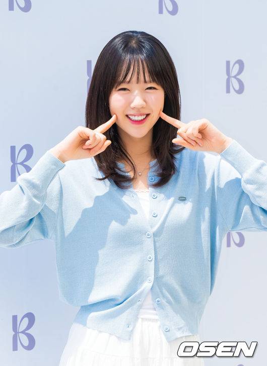 [OSEN=박준형 기자]  19일 서울 성수동 한 매장에서 베이델리(BEIDELLI) 플래그십 스토어 오프닝 포토콜 행사가 진행됐다. 이날 행사에는 엔믹스 규진과  트리플에스(김유연, 윤서연, 코토네), 지예은이 참석했다.배우 지예은이 포즈를 취하고 있다.  2025.06.19 / soul1014@osen.co.kr