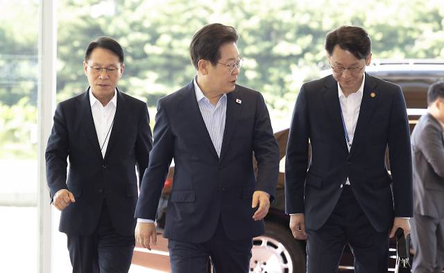 ▲이재명 대통령이 11일 용산 대통령실로 출근하고 있다. ⓒ연합뉴스