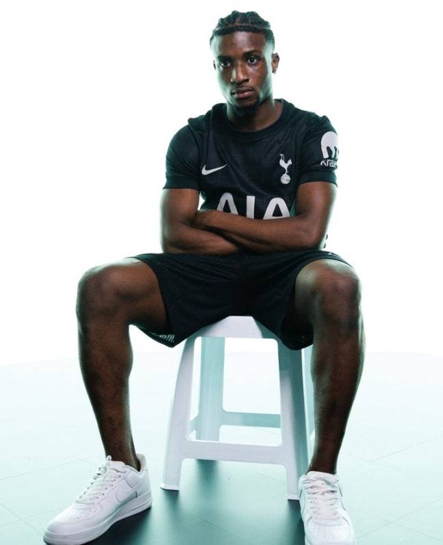 ▲ 쿠두스는 장기적으로 손흥민의 색채를 줄여나가는 토트넘의 미래로 통한다. 손흥민과 성격적으로 정반대다. 손흥민은 선수 생활 내내 태업 이야기가 들린 적이 없다. 그러나 쿠두스는 원하는 곳만 나타나면 선수단 분위기를 흐리는 성향이 엿보인다. 토트넘 입장에서는 큰 돈을 들여 영입하는 만큼 프랭크 감독이 쿠두스를 다잡아야 할 필요가 있다. ⓒ 토트넘 홋스퍼