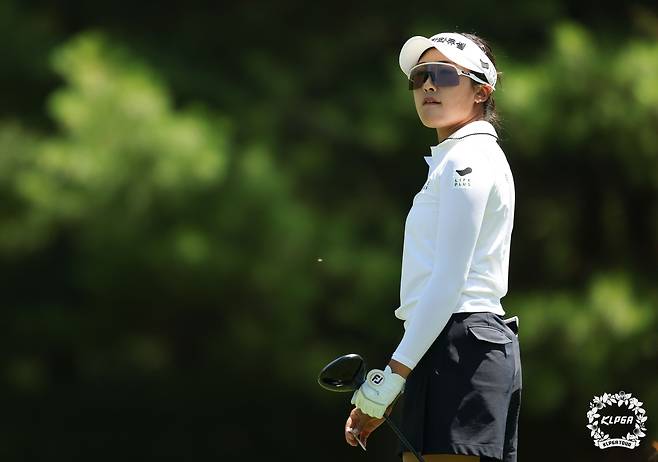 타구 방향을 쫓는 김민주. [KLPGA 제공. 재판매 및 DB 금지]