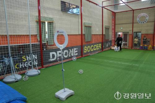 ◇10일 영월 신천초등학교에서 2025 학생드론진로교육체험 프로그램이 열렸다.