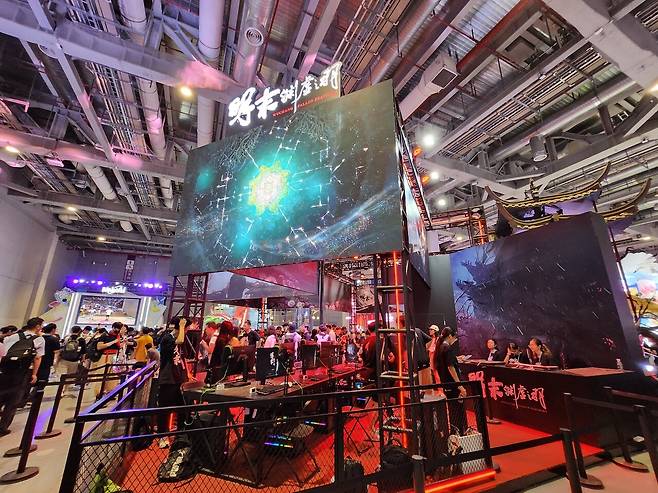 - 명말 : 공허의 깃털 부스도 인기가 정말 많다&nbsp;