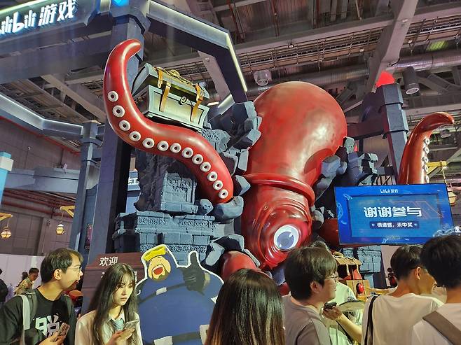 - 우연히 마주친 데이브 더 다이버&nbsp;