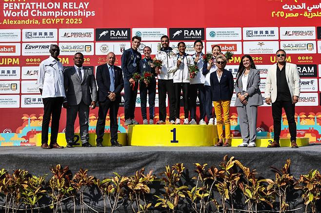 근대5종 성승민·서창완이 2025 계주 세계선수권대회 시니어 혼성계주에서 동메달을 차지했다. 사진 | 대한근대5종연맹