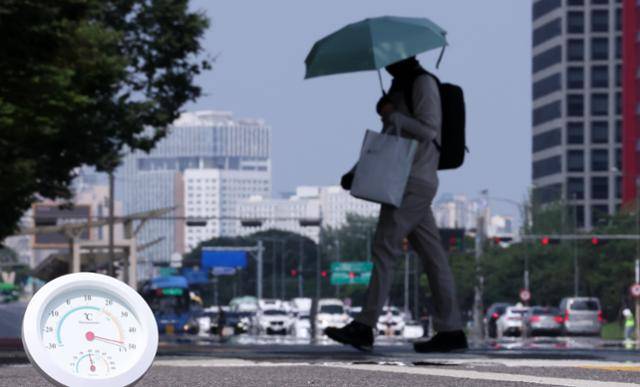 서울 기온이 37.1도로 7월 상순 기온 역대 최고치를 기록한 8일 서울 영등포구 여의도 일대를 한 시민이 양산을 쓰고 가고 있다. 서울(종로구 서울기상관측소 기준) 7월 상순 최고 기온은 1939년 7월 9일 36.8도를 기록한 후 86년 만에 최대치를 경신했다. 뉴스1