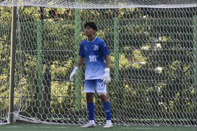 용인대와 백두대간기 16강 승부차기에서 골키퍼로 투입된 단국대 센터백 윤근영. 사진=대학축구연맹
