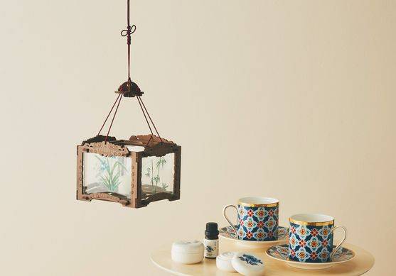 조선왕실의 밤 잔치 문화를 엿볼 수 있는 사각 유리등은 ‘궁굿즈’를 대표하는 상품으로 꾸준히 인기다.