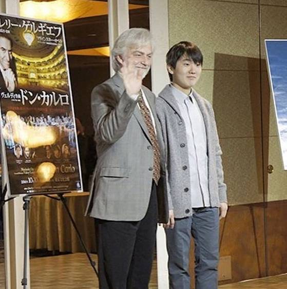 2016년 일본기획사 재팬아츠 신년회에서 지메르만과 조성진. [사진 인스타그램 krystianchopin]