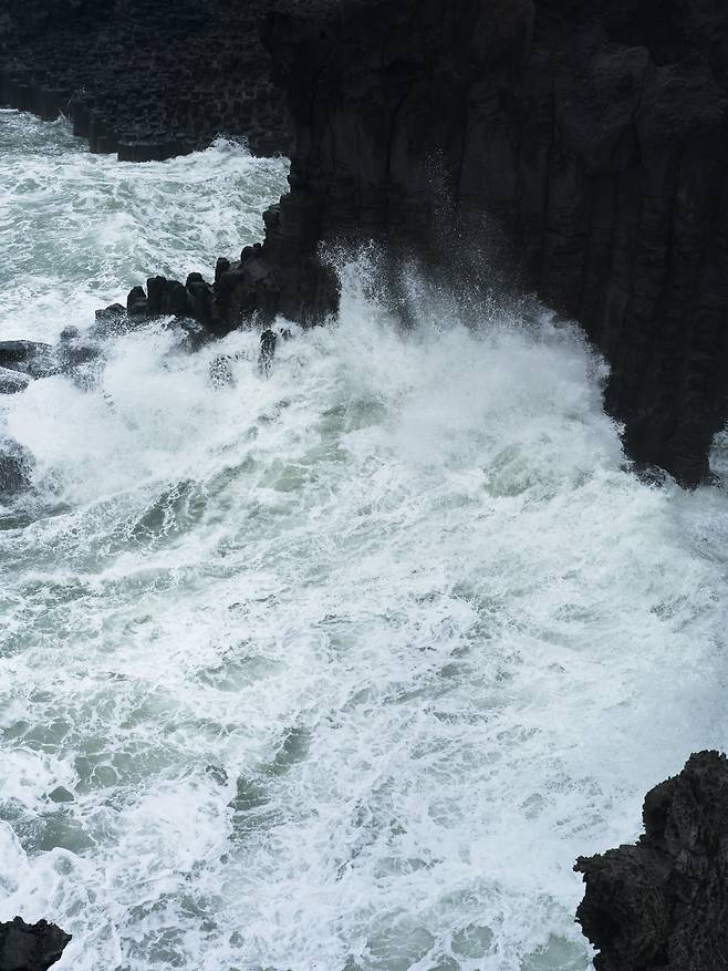 멀리서 너무 가깝게 Faraway, So Close / Untitled, 90x120cm, Archival Pigment Print / ⓒ 정희승, 고은깁슨미술관 제공