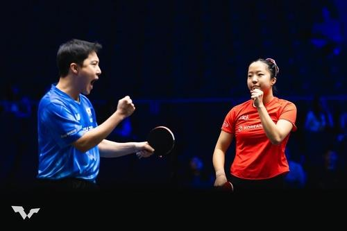 WTT 미국 스매시 혼합복식의 임종훈(왼쪽)과 신유빈. 사진[연합뉴스]