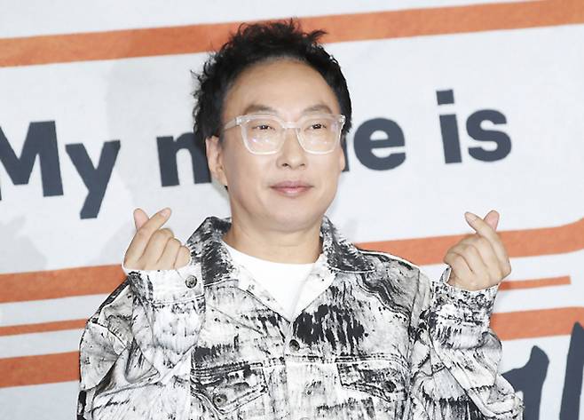 방송인 박명수가 '사장님 귀는 당나귀 귀' 프로그램에서 600억 매출 컵밥 신화 송정훈 CEO를 만나 치킨 튀기는 법을 전수했다. 사진은 지난해 6월20일 방송인 박명수가 서울 마포구 상암동 스탠포드호텔에서 열린 예능프로그램 제작발표회에 참석해 포즈를 취하고 있는 모습. /사진=뉴스1