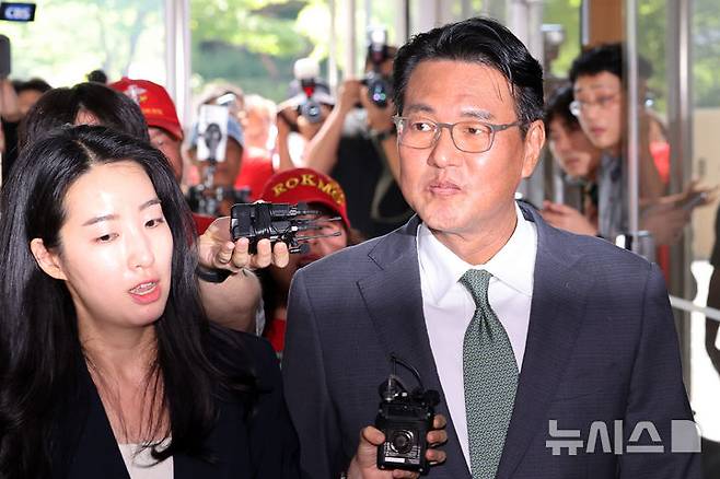[서울=뉴시스] 조성우 기자 = 김태효 전 국가안보실 1차장이 11일 오후 서울 서초구 순직 해병 특별검사팀 사무실로 출석하고 있다. 2025.07.11. xconfind@newsis.com