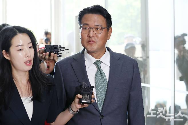 직권남용 권리행사 방해 혐의를 받는 김태효 국가안보실 1차장이 11일 오후 서울 서초구 순직해병 특검 사무실에 피의자 신분으로 조사를 받기 위해 출석하고 있다. 류영주 기자