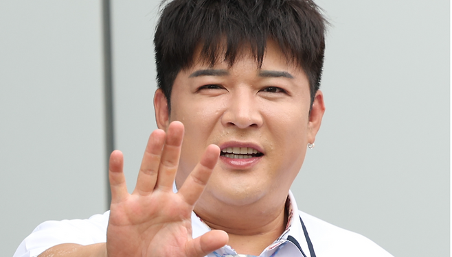 그룹 슈퍼주니어 신동이 촬영 중 겪은 민망한 일화를 전하며 유두 축소 수술 경험을 밝혔다.&nbsp;세계일보 자료사진