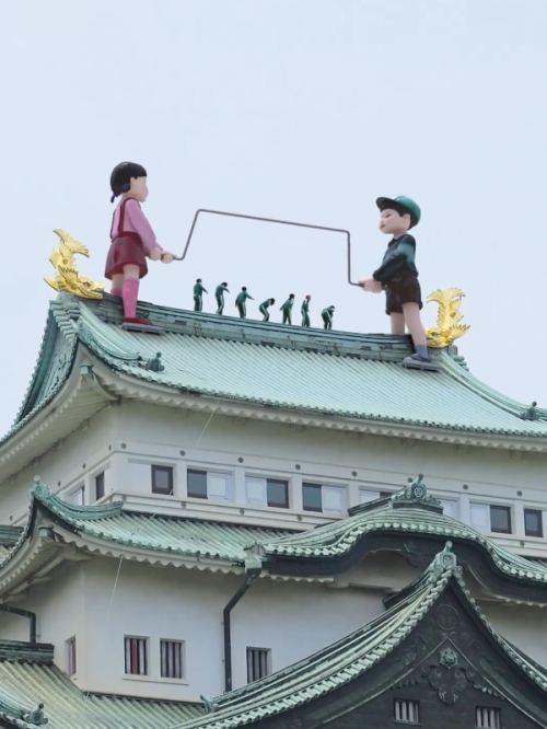 일본의 나고야성(名古屋) 천수각에서 단체 줄넘기를 하는 모습이 담긴 영상이 일본 넷플릭스 공식 계정에 올라와 논란이 됐다. 일본 넷플릭스 엑스(X) 캡처
