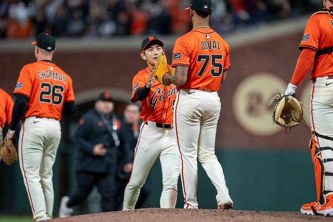 샌프란시스코 자이언츠 이정후가 12일 미국 캘리포니아주 샌프란시스코의 오라클파크에서 열린 2025 미국 메이저리그(MLB) LA 다저스와의 홈경기에 6번타자 겸 중견수로 선발 출전해 4타수 3안타 3타점을 기록했다. Imagn Images 연합뉴스