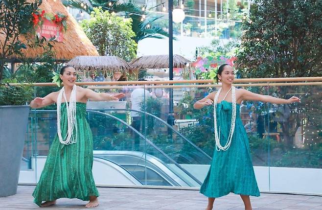 더현대 서울의 '훌란댄스' 공연 [현대백화점 제공. 재판매 및 DB금지]