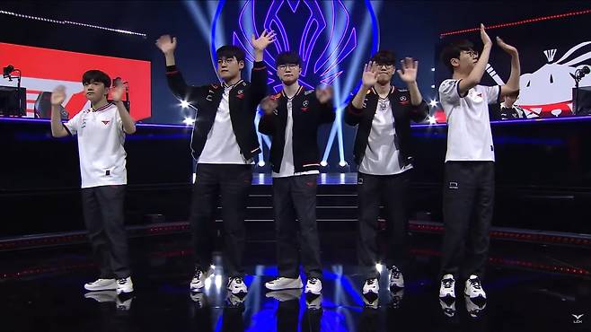 2025 MSI 결승 진출 확정 후 인사하는 T1 [MSI 공식 중계방송 캡처]