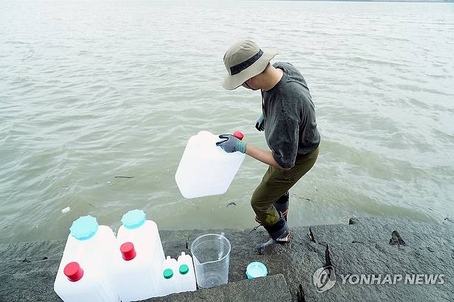원안위, '북한 우라늄공장 폐수' 조사…강화도 시료 채취 [연합뉴스 자료사진]