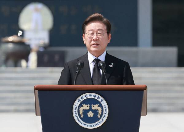 이재명 대통령이 6일 서울 동작구 국립서울현충원에서 열린 70회 현충일 추념식에서 추념사를 하고 있다. 대통령실통신사진기자단