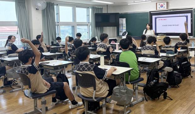 광주이스포츠교육원은 지난 9일부터 10일까지 광주광역시 북구 문산중학교에서 ‘2025 청소년 e스포츠 교실’ 1차 프로그램을 진행했다고 13일 밝혔다. 광주이스포츠교육원 제공