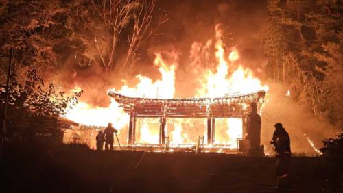 ◇지난 12일 새벽 2시4분께 양양군 손양면의 한 사찰에서 화재가 발생했다. 사진=강원특별자치도소방본부 제공