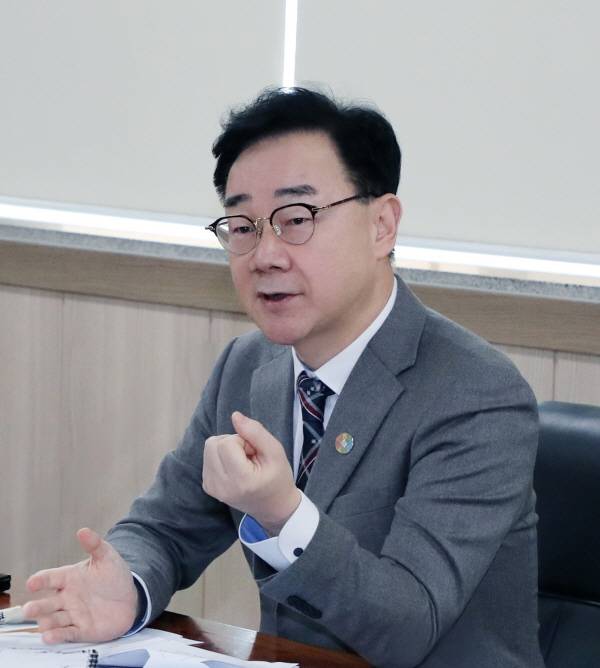 하승철 하동군수가 "'선우후락'의 자세로 먼저 군민의 불편을 고민하고 나중에 그 열매를 함께 나누는 군정을 펼쳐 나갈 것"이라고 말했다.