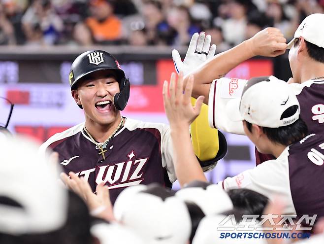 12일 대전 한화생명볼파크에서 열린 2025 KBO 올스타전, 8회 한화 박상원 상대 솔로홈런을 날린 KT 안현민. 대전=송정헌 기자songs@sportschosun.com/2025.07.12/
