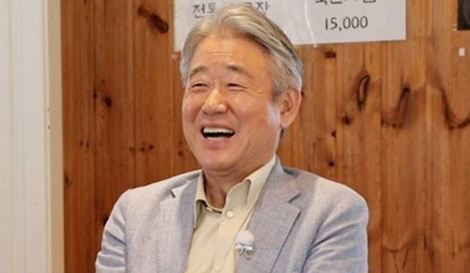 TV CHOSUN '식객 허영만의 백반기행'에 방송인 박수홍이 출연해 식객 허영만과 함께 이천으로 미식 기행을 떠났다. 54세에 늦깎이 아빠가 된 박수홍은 딸 '재이'에 대한 애정을 숨기지 않는 '딸바보'의 면모를 보여주며 행복한 근황을 전했다. 또한 요리 자격증 소유자답게 식객과 미식 대결을 펼치는 등 베테랑 방송인 다운 유쾌한 입담을 과시했다. 여기에 강호동 농협중앙회장이 깜짝 손님으로 합류해 우리 쌀의 가치를 예찬하며 풍성한 이야기를 더했다.