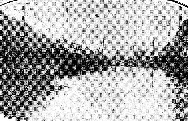 1925년 7월 12일 자. 물에 잠긴 마포