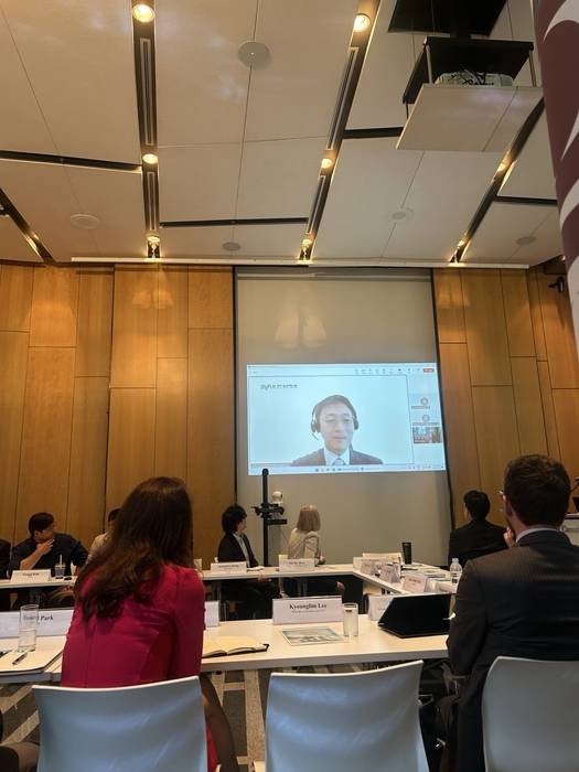 화상으로 축사를 하는 윤지웅 과학기술정책연구원장