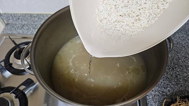 20250712_204523.jpg 저녁 야구하는 아들 몸보신 홈메이드 들깨 삼계탕