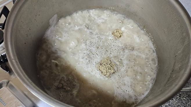 20250712_205736.jpg 저녁 야구하는 아들 몸보신 홈메이드 들깨 삼계탕