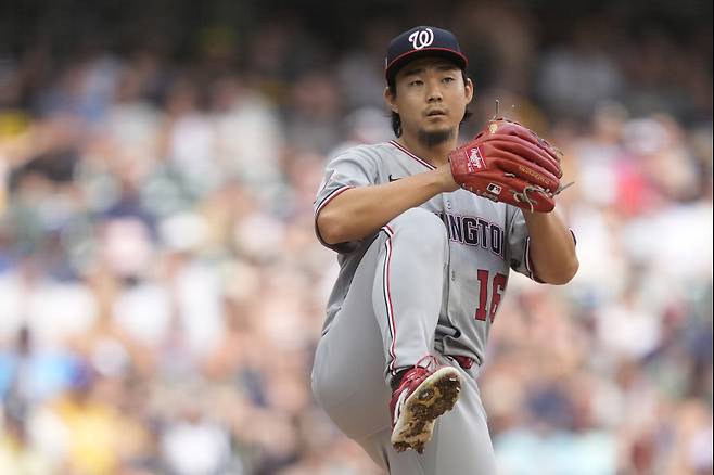 <yonhap photo-1010="">13일(한국시간) 밀워키전에 선발 등판한 오가사와라 신노스케. [AP=연합뉴스]</yonhap>