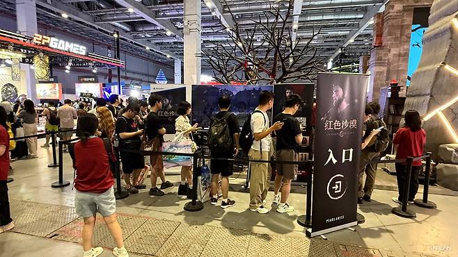 ▲ 이른 아침부터 시연 대기열이 차츰 늘어나기 시작