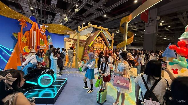 ▲ 트론을 탄 하루히라 이거 희귀하군요