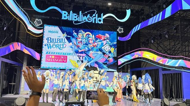 ▲ 어느덧 폐관 시간이 다가오지만