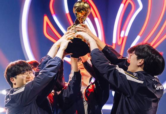 MSI 2연패를 이뤄낸 젠지. [사진 젠지 SNS]