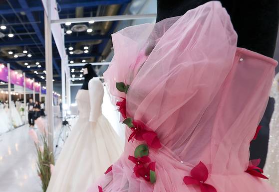 지난 6일 서울 강남구 삼성동 코엑스에서 열린 2025 추계 웨덱스 웨딩 박람회. 뉴스1