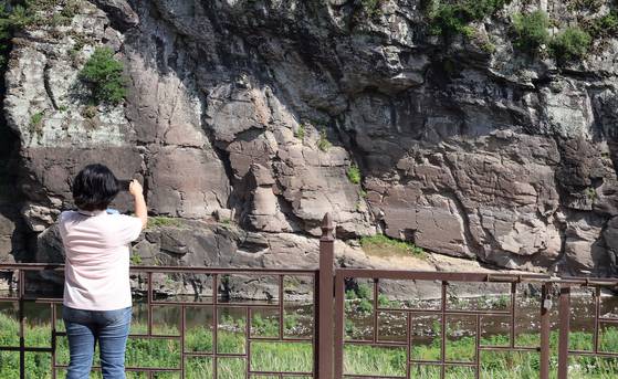 지난 1일 찾아간 울산시 울주군 반구대 암각화의 모습. 송봉근 기자.