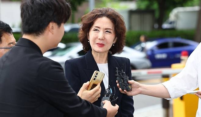 ▲취재진 질문 듣는 이진숙 교육부 장관 후보자 [연합뉴스]