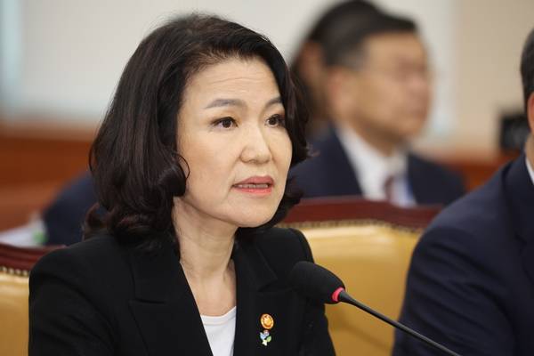 ▲이진숙 방송통신위원장이 6월27일 국회 과학기술정보방송통신위원회 전체회의에서 의원질의에 답하고 있다. ⓒ연합뉴스