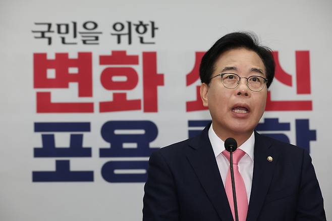 국민의힘 송언석 비상대책위원장 겸 원내대표가 지난 4일 서울 여의도 국회에서 열린 의원총회에서 발언하고 있다. [연합뉴스]