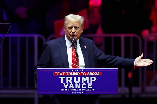 2024년 11월19일(현지시간) 도널드 트럼프 미국 대통령이 취임 하루를 앞두고 워싱턴 '캐피털 원 아레나' 경기장에서 열린 MAGA 대선 승리 축하 집회서 연설을 하고 있다. /사진=AFP통신