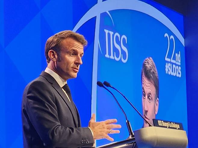 에마뉘엘 마크롱 프랑스 대통령이 지난 5월 싱가포르 샹그릴라호텔에서 열린 아시아안보회의에서 연설하는 모습. [연합뉴스]