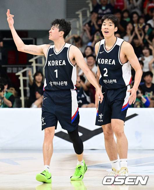 [OSEN=안양, 김성락 기자] 13일 오후 안양 정관장아레나에서 ‘하나은행 2025 남자농구 국가대표 평가전’ 대한민국과 일본의 두 번째 평가전이 열렸다. 대한민국은 지난 11일 열린 일본과의 첫 번째 평가전에서 91-77로 승리를 거뒀다. 2쿼터 대한민국 이현중이 슛에 성공한 뒤 기뻐하고 있다. 2025.07.13 / ksl0919@osen.co.kr