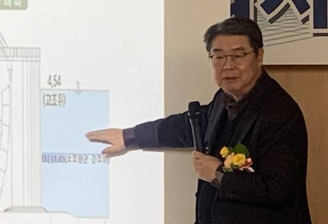 ▲군산항 준설토를 컨베어 시스템을 통해 새만금으로 옮겨 새만금 땅을 돋우는 매립토로 활용하는 상생방안을 적극 검토해 볼만하다는 주장이 비상한 관심을 끈다. ⓒ프레시안