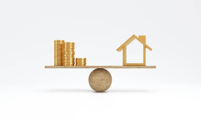 금융당국은 가계부채 증가 속도를 억제하기 위한 불가피한 조치라고 설명한다. 게티이미지뱅크